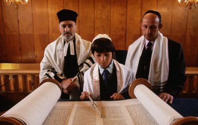 Câu hỏi 77. Bí tích Thêm Sức có tương đồng với nghi lễ “bar mitzvah” hay “bat mitzvah” của người Do Thái không?
